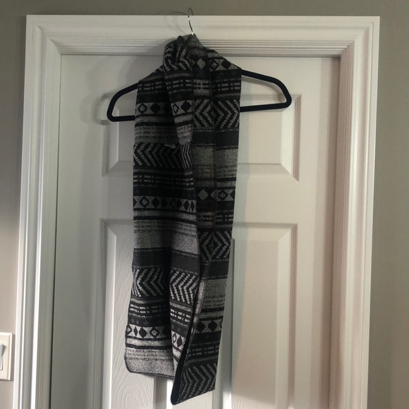 Infinity Scarf - Picture 1 of 2